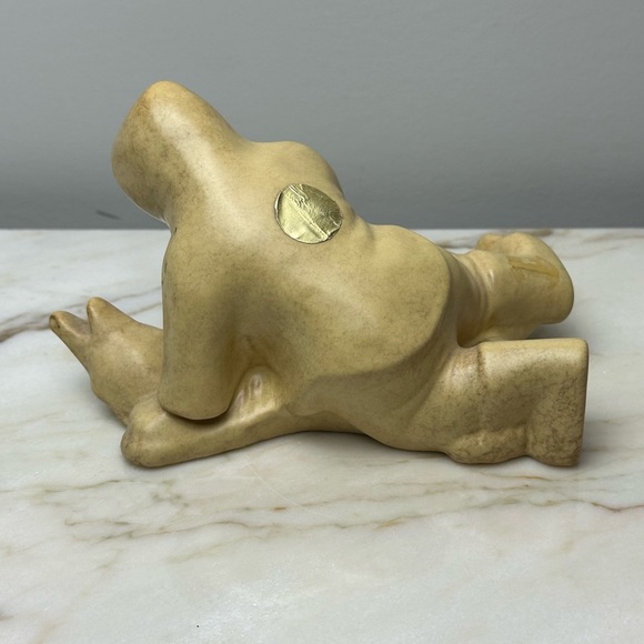 Vintage Beige Hollow Hunter Sculpture - Picture 10 of 12